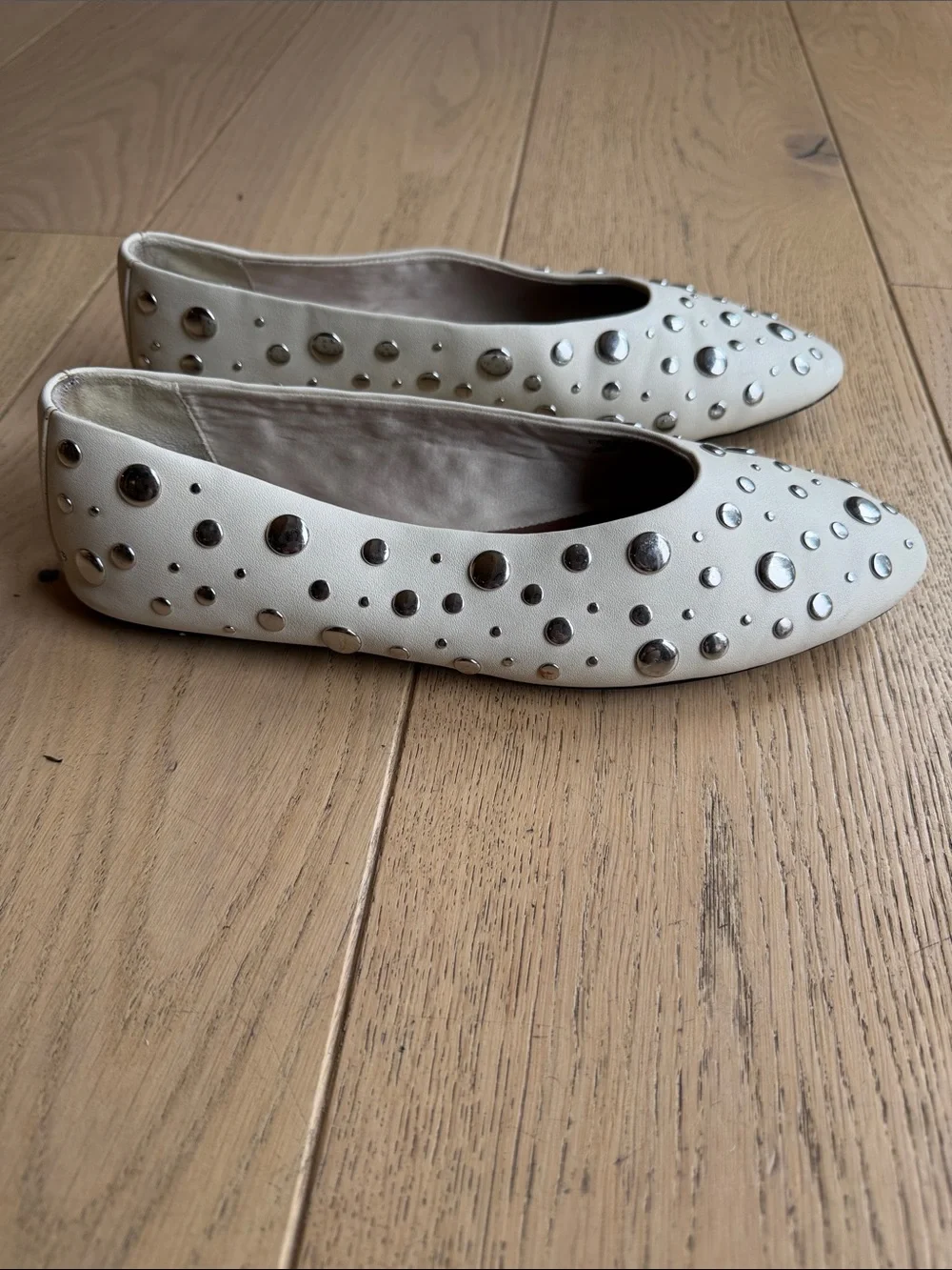 ZARA White Leather Stud-Embellished Ballet Flats - Picture 4 of 6